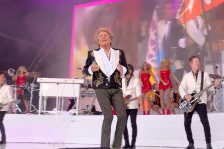 Rod Stewart at Glastonbury LIVE as rocker plays legends slot after Kneecap jibes