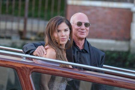 News24 | PHOTOS | Jeff Bezos and Lauren Sanchez celebrate their love in million-dollar Venice wedding