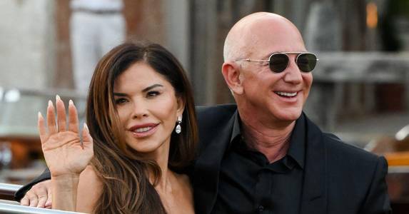 Jeff Bezos Looked 'Guarded' During Wedding Weekend With 'Extroverted' Lauren Sánchez, Body Language Expert Reveals: 'Quite Different Personalities'