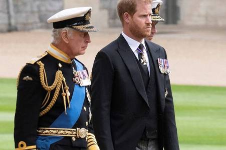 Prince Harry and King Charles' aides in secret peace summit 'ready to talk'