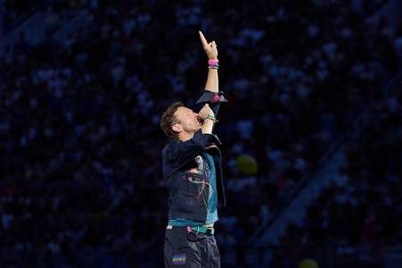 Coldplay statement after Astronomer CEO Andy Byron debunked as 'fake' after kiss cam moment