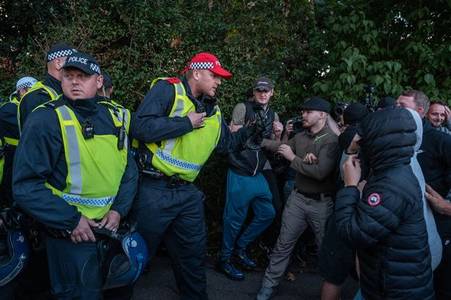Epping protests: Police deny claims by Nigel Farage they escorted counter protestors to Bell Hotel demonstration