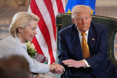 Trump agrees US-EU trade deal avoiding tariff war in Turnberry talks with Von der Leyen