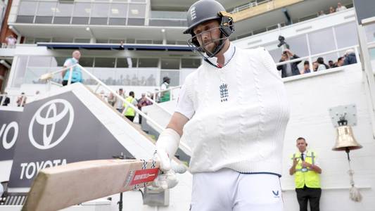 England lose nail-biting final Test to India - after injured Woakes took to crease with arm in a sling