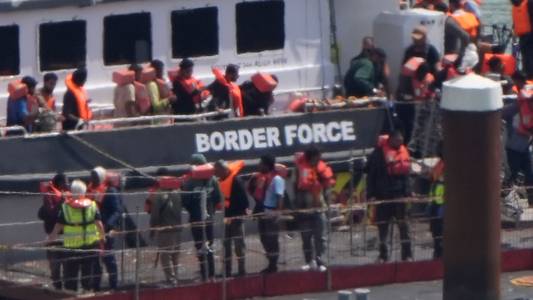 Cabinet minister admits UK-France migrant returns could be 'frustrated' by legal challenges