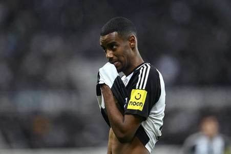 'Poor' Alexander Isak faces Newcastle 'punishment' as Liverpool target faces fresh attack