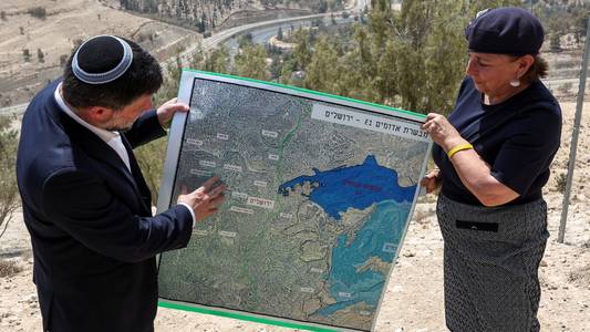 Israel announces plans for new West Bank settlement to 'bury' idea of Palestinian state