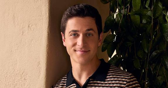 David Henrie Reveals 'Wizards Beyond Waverly Place' Season 2 'Pushes the Envelope' of 'What Sitcoms Are Capable Of': 'Get Ready'
