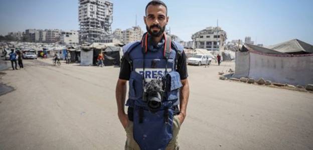 Photographing the Suffering in Gaza: A Palestinian Photojournalist Finds Himself at the Center of Controversy