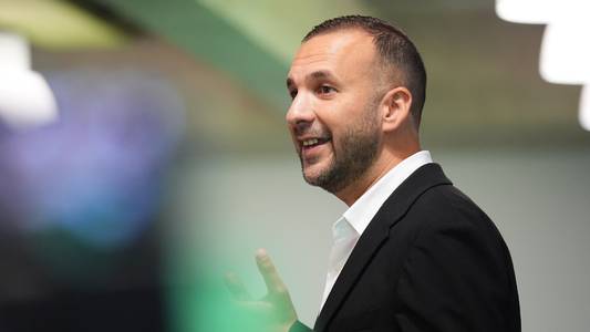 new green leader reveals he spoke to jeremy corbyn - and doesn't rule out pact